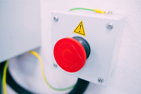 Botón pulsador eléctrico